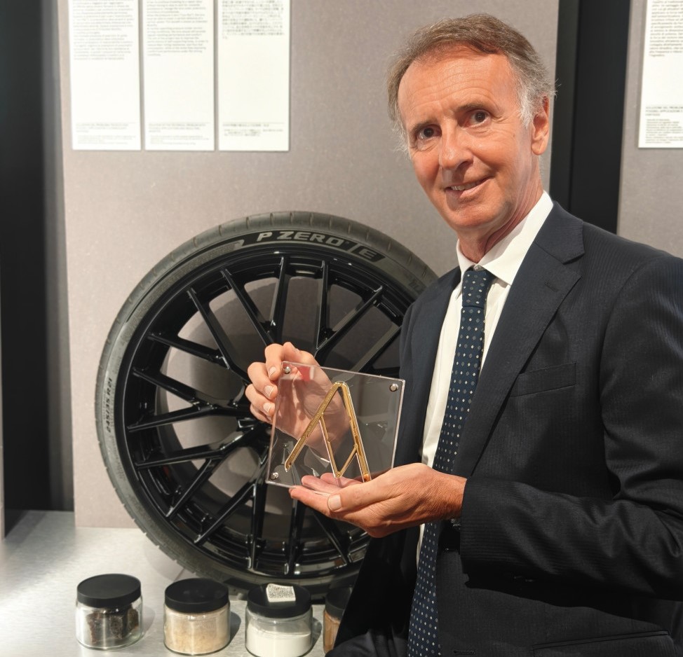 Pirelli premiata con il Compasso d’Oro Internazionale per il P Zero E, simbolo di design e sostenibilità