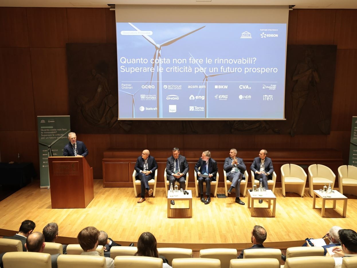 Rinnovabili, il Rapporto AGICI: restare fermi costerebbe 137 miliardi all’Italia entro il 2050
