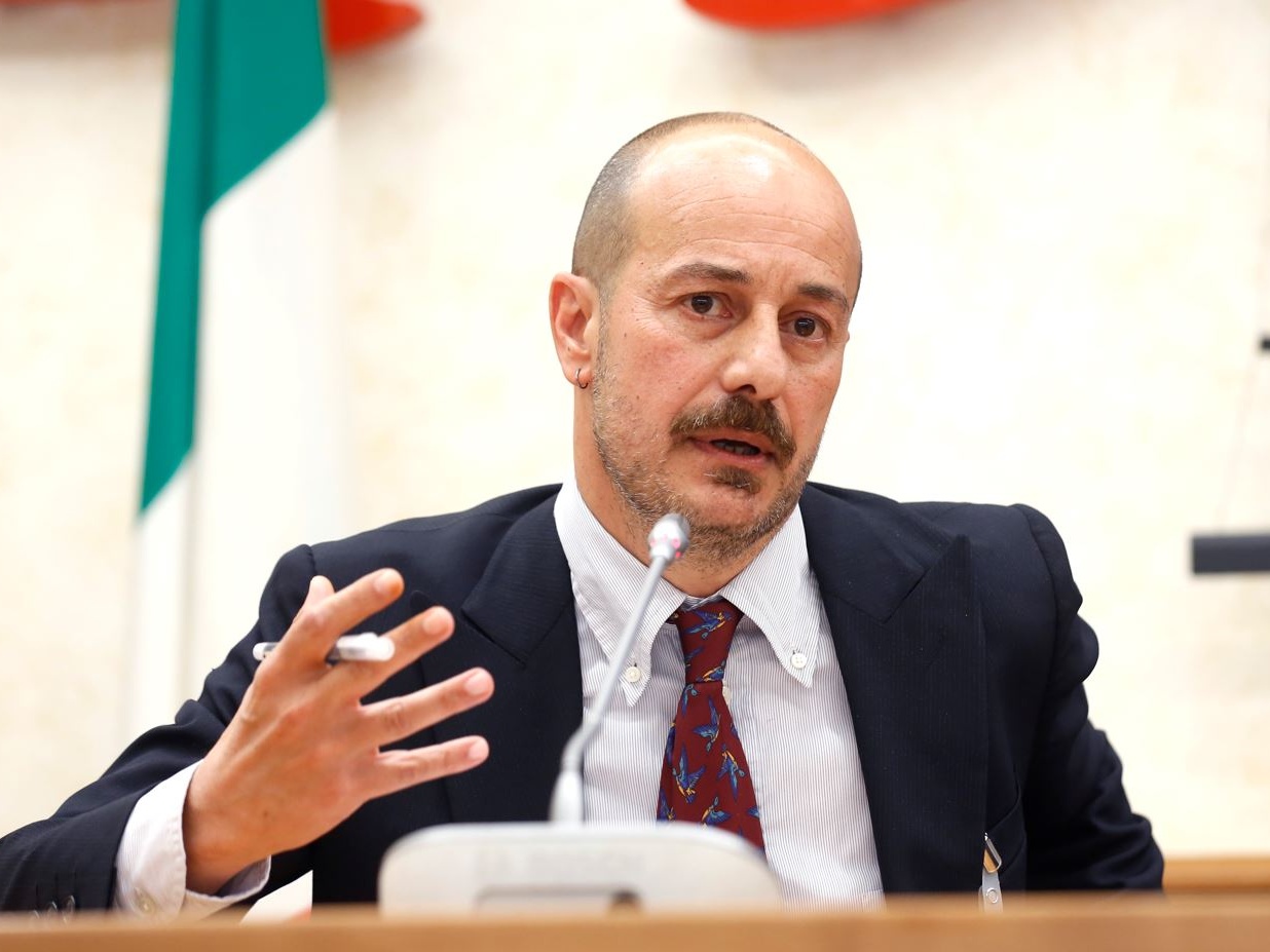 Auto e CO2, i costruttori europei chiedono deroghe che dimezzerebbero gli obiettivi 2035