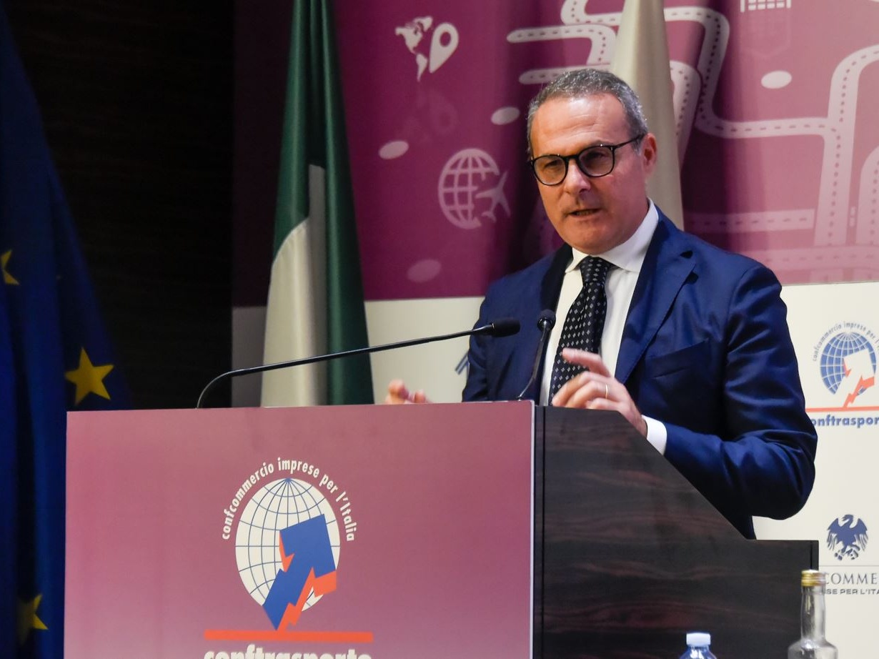 Decarbonizzazione e trasporti, risparmio di 50 euro a container per chi evita l’UE