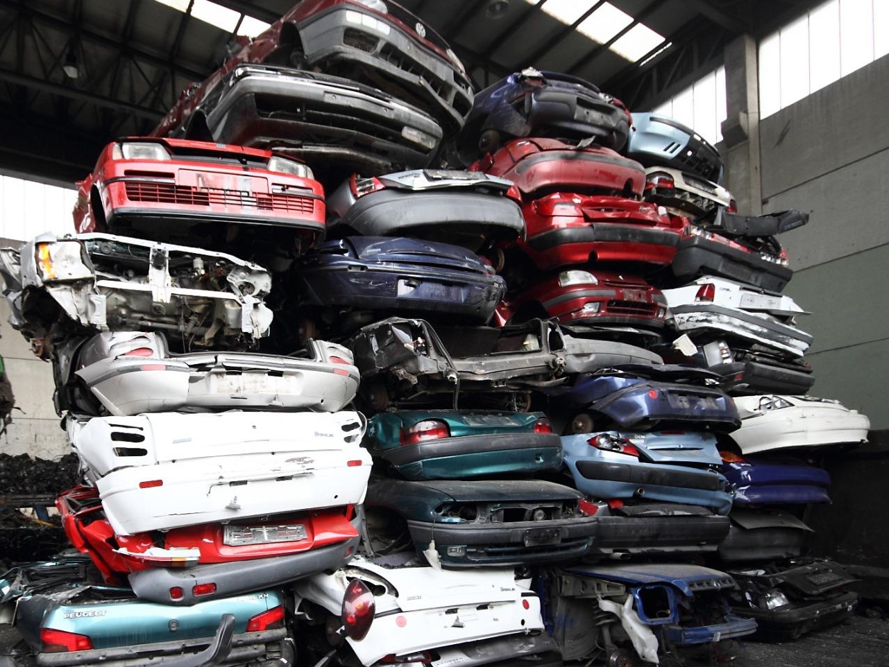 Veicoli fuori uso verso un nuovo regolamento europeo con più tutele ambientali e trasparenza nella filiera