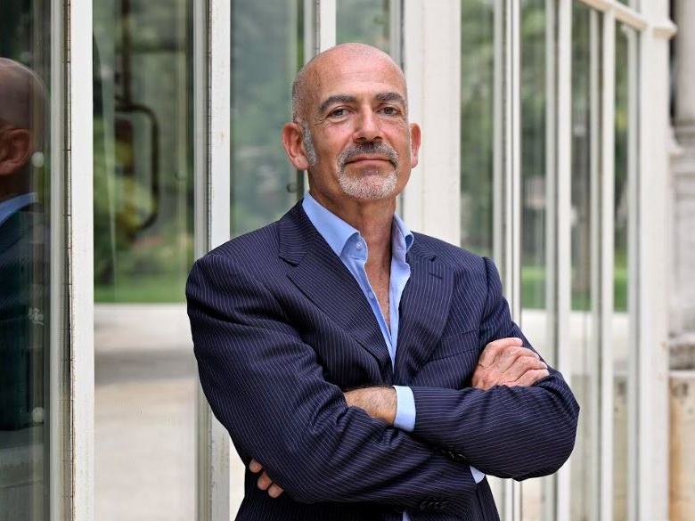 Settore auto italiano fermo: nel 2024 mercato stagnante e transizione elettrica al palo