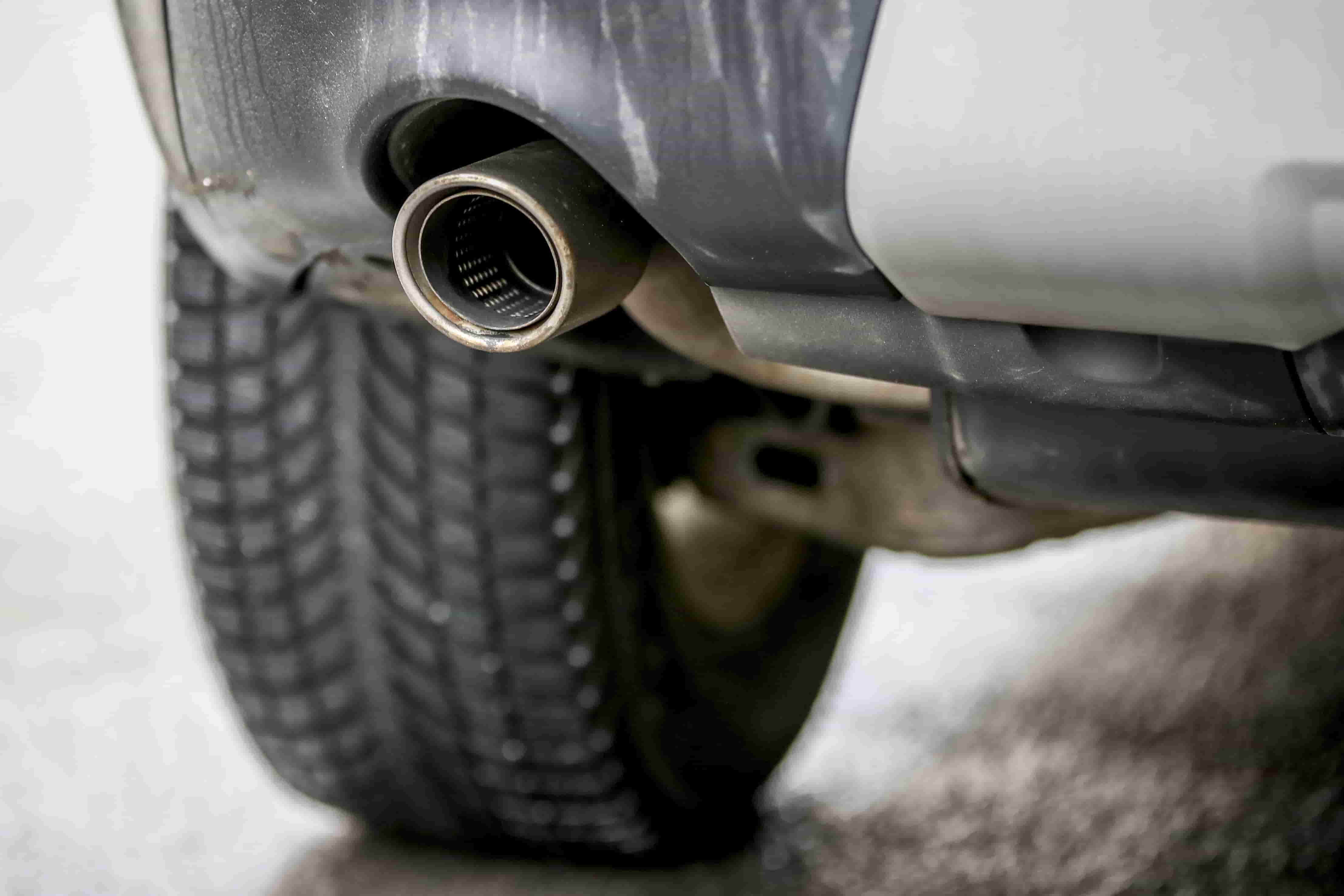 L'UE fa retromarcia parziale, motori termici salvati, ma solo se quasi a zero emissioni