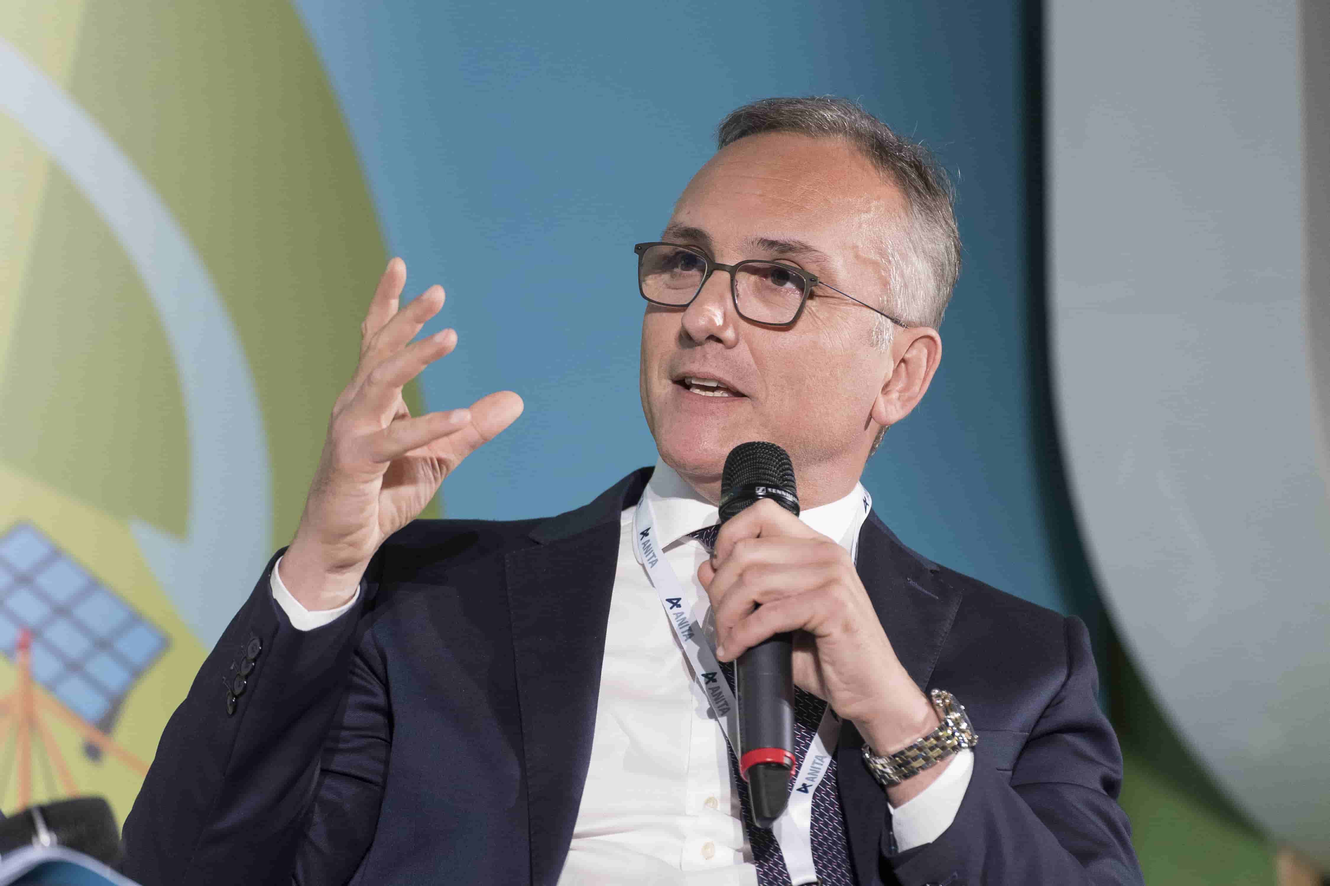 Mercato autocarri stabile a ottobre +0,2%, veicoli trainati -4,5% e autobus -2,9%. Anfia: Incomprensibile scelta Esecutivo di tagliare fondi già stanziati