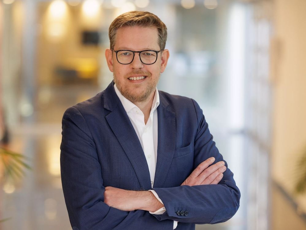 Renault Group accelera con l’elettrico, +6,8% di ricavi e boom di vendite per i modelli E-Tech