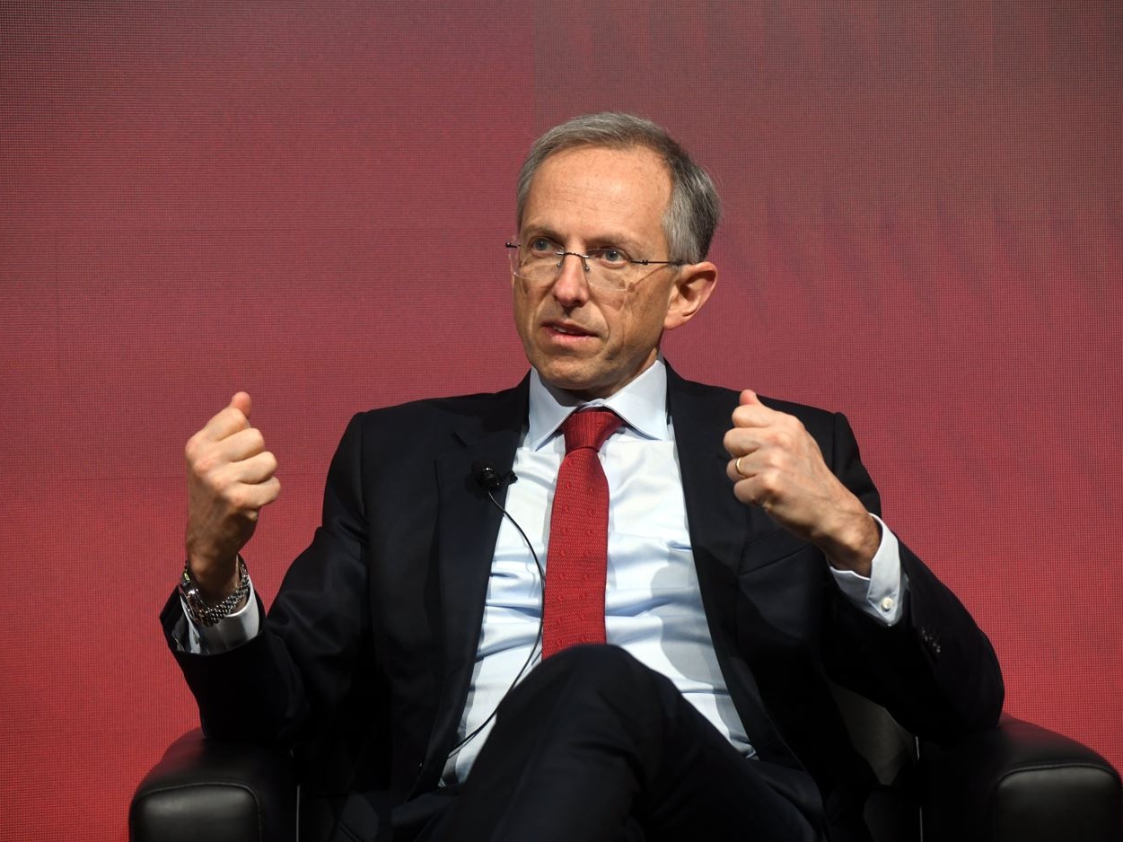 Ferrari accelera verso il 2030 con quattro nuovi modelli l’anno e una supercar elettrica