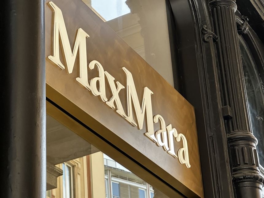 Grasse, Mucche e fitness forzato: la moda che umilia le operaie