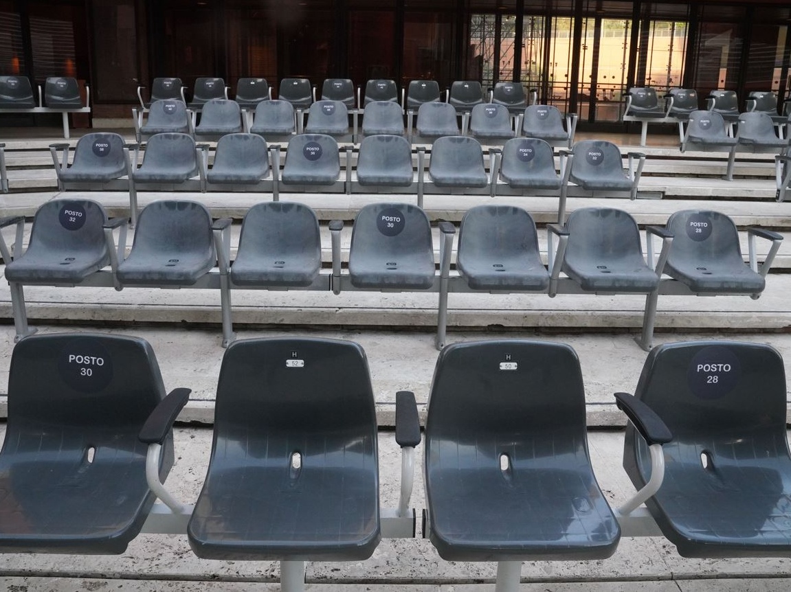 Sold out a chi? Cronache di stadi mezzi vuoti e glorie gonfiate a suon di biglietti omaggio