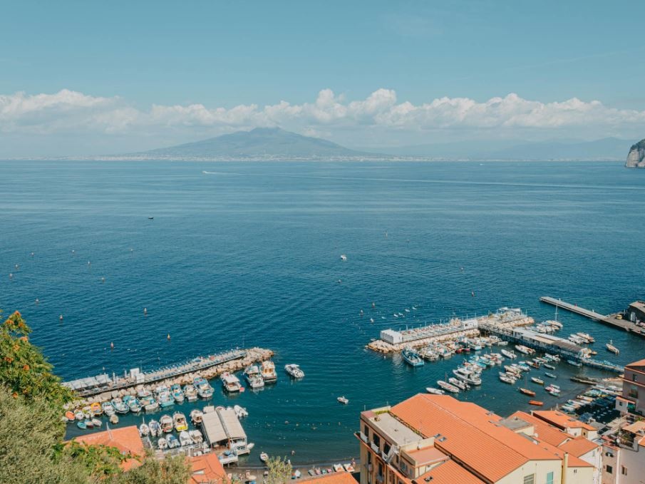 La nuova frontiera del turismo idiota sulla rotta Sorrento-Capri