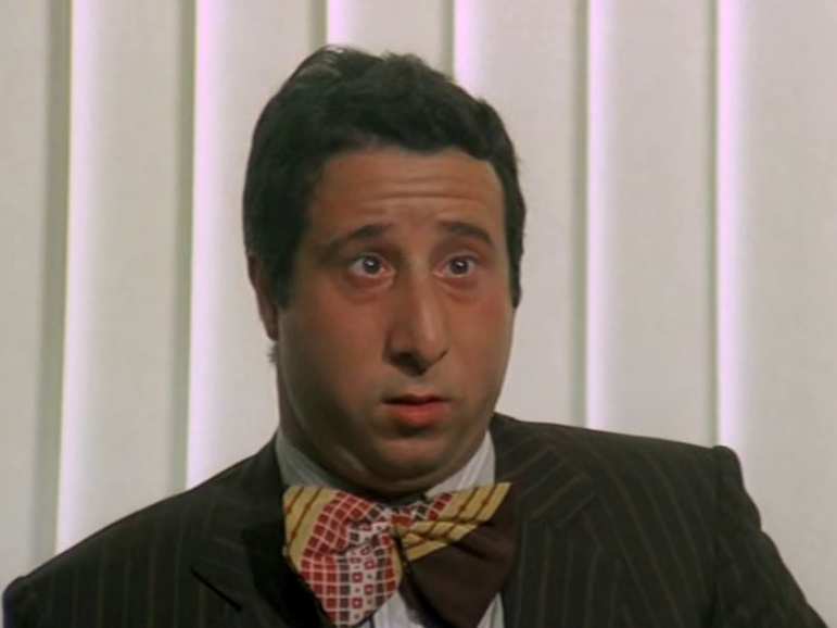 Pierino, la moglie e il webete: commedia (tragica) all’italiana