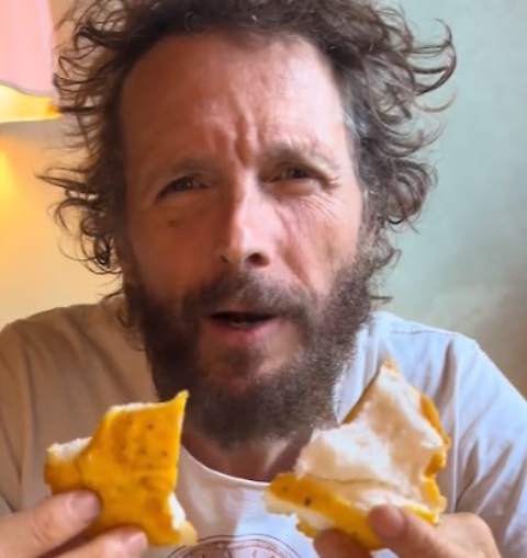 Ova alla Jova: quando l'ovvietà diventa virale