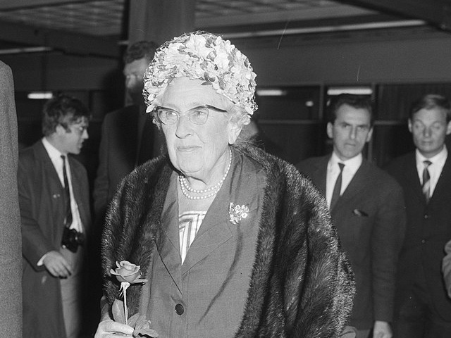 Agatha Christie, grazie all'IA, torna per insegnarci a scrivere gialli perfetti