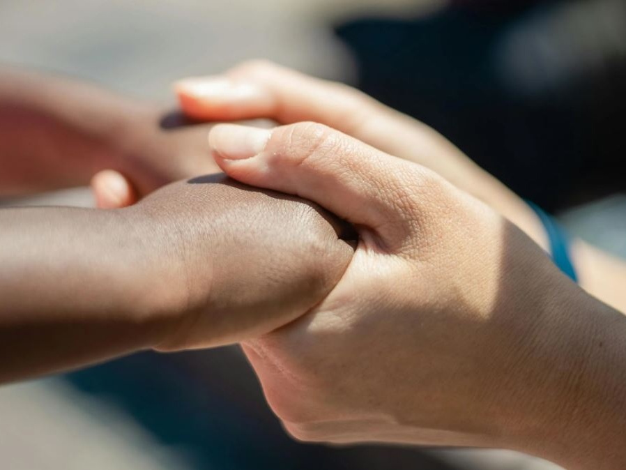 L'altruismo non è un'eccezione: la scienza (e l'esperienza) riscrivono il mito dell’egoismo umano