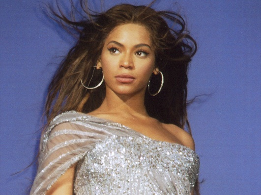 Beyoncé rompe il tetto di cristallo della musica country, prima artista di colore a vincere il Grammy