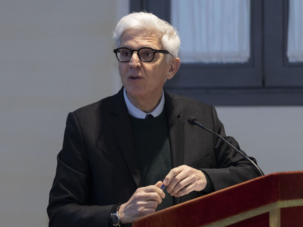 Treccani gioca con il passato per celebrare i suoi 100 anni