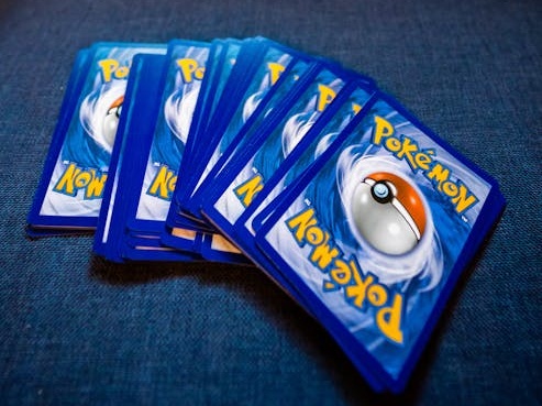 Ritorno al collezionismo: le card conquistano i giovani italiani