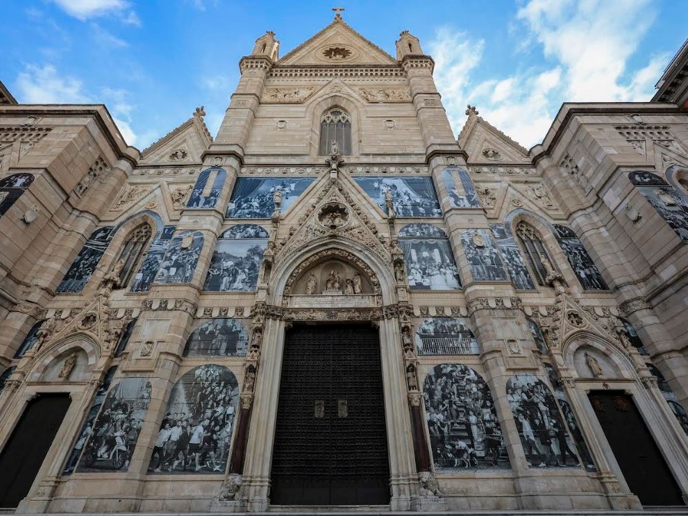 Chi sei, Napoli? Alle Gallerie d’Italia, museo di Intesa Sanpaolo, JR esplora l’identità complessa della città