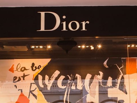 Ancora fermento tra gli stilisti: Jonathan Anderson lascia Loewe e c'è chi lo vede in Dior
