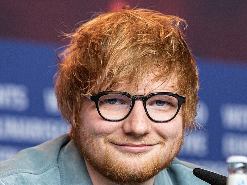 India: Ed Sheeran canta in strada e la polizia interrompe il concerto