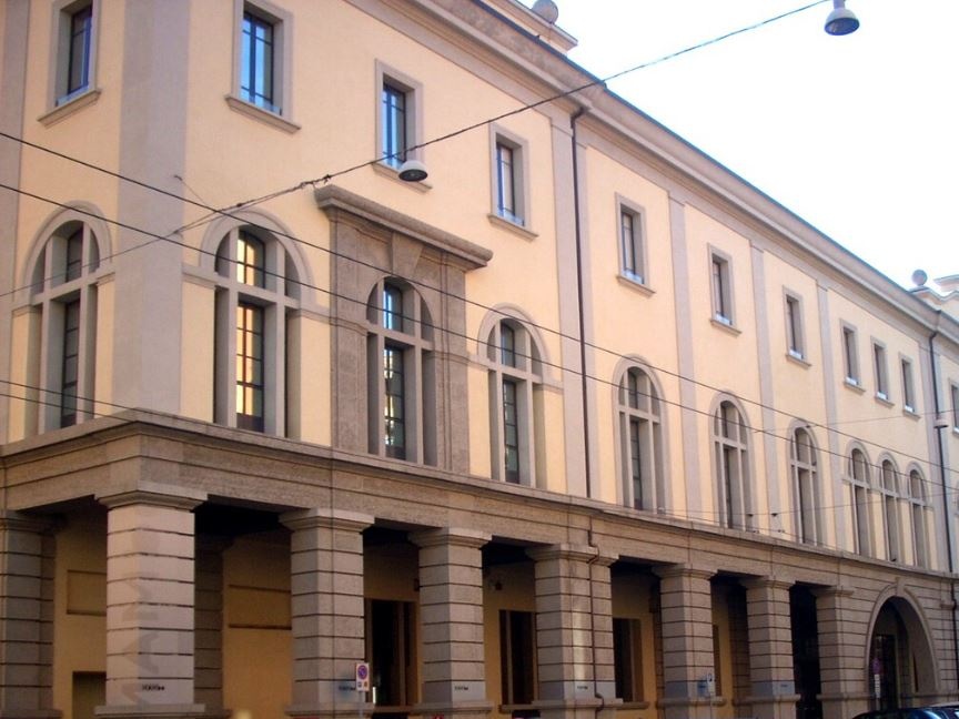 Il gatto impagliato sullo scanner: arte o discarica estetica?