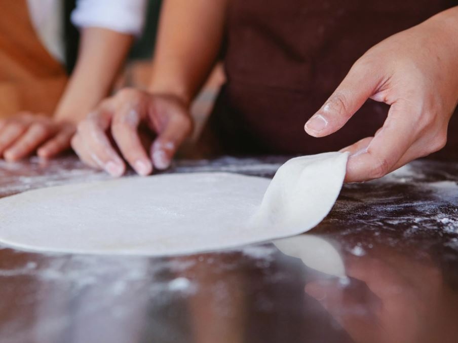 Gli 007 del cornicione: in missione segreta per salvare la vera pizza napoletana