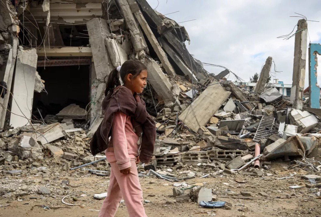 Guernica di Gaza, i versi di Paolo Tinorio contro l’orrore della guerra