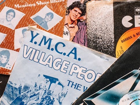 YMCA: l’eterna ambiguità di un inno universale