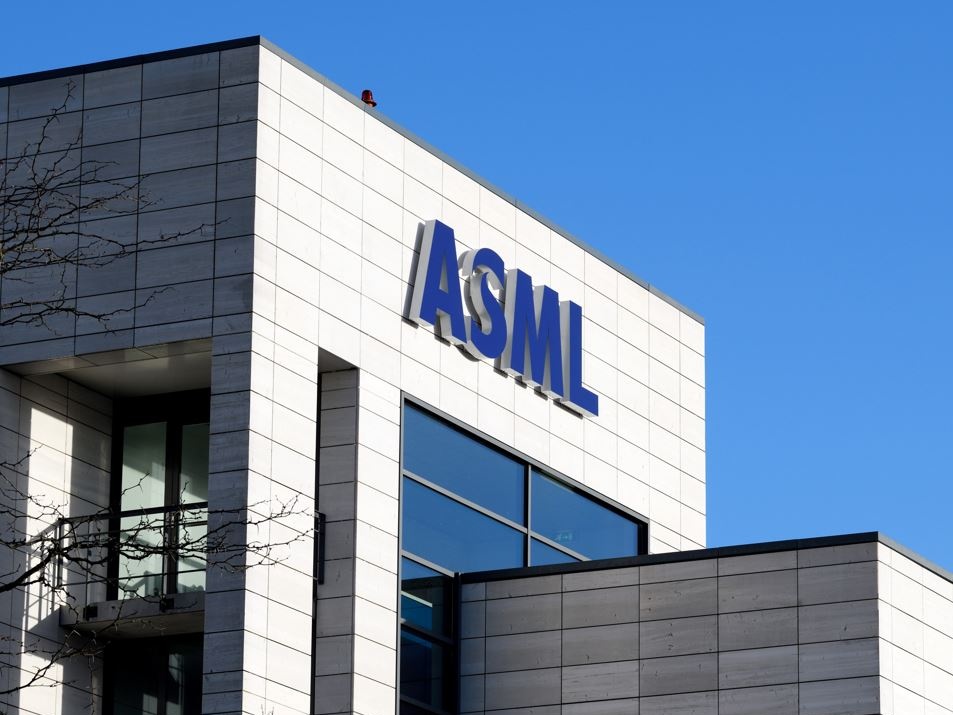 ASML mette in dubbio gli obiettivi di crescita, il titolo subisce un pesante arretramento