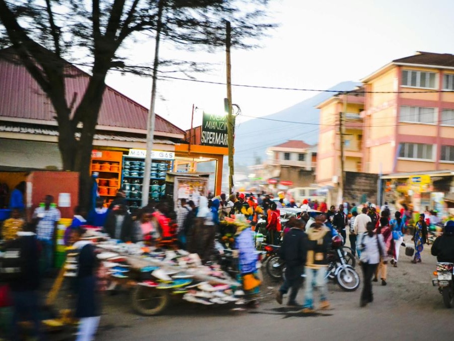 Tagli alla spesa pubblica affamano operatori in sei Paesi africani, l'allarme di ActionAid