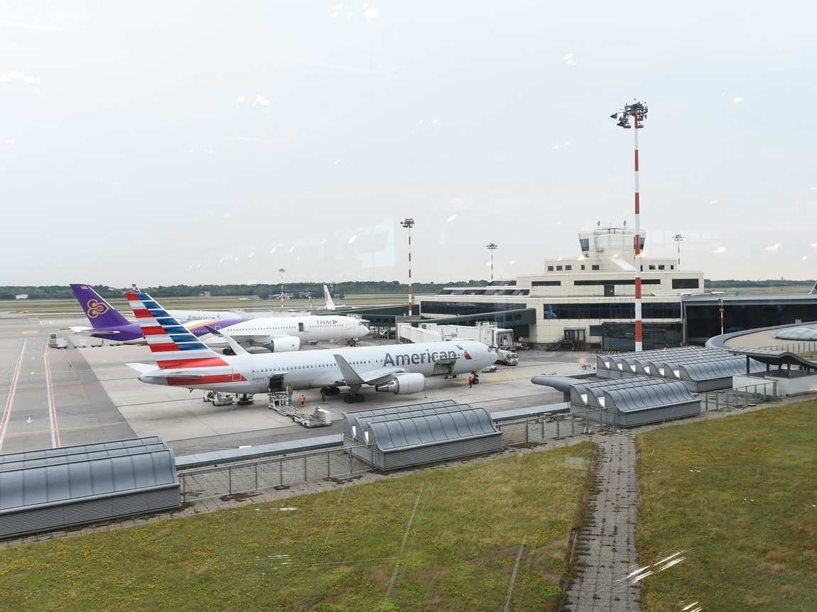 Le stime sugli utili fanno crollare il titolo di American Airlines