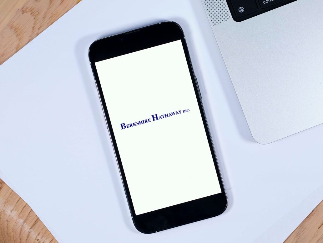 La liquidità di Berkshire Hathaway supera i 300 miliardi di dollari