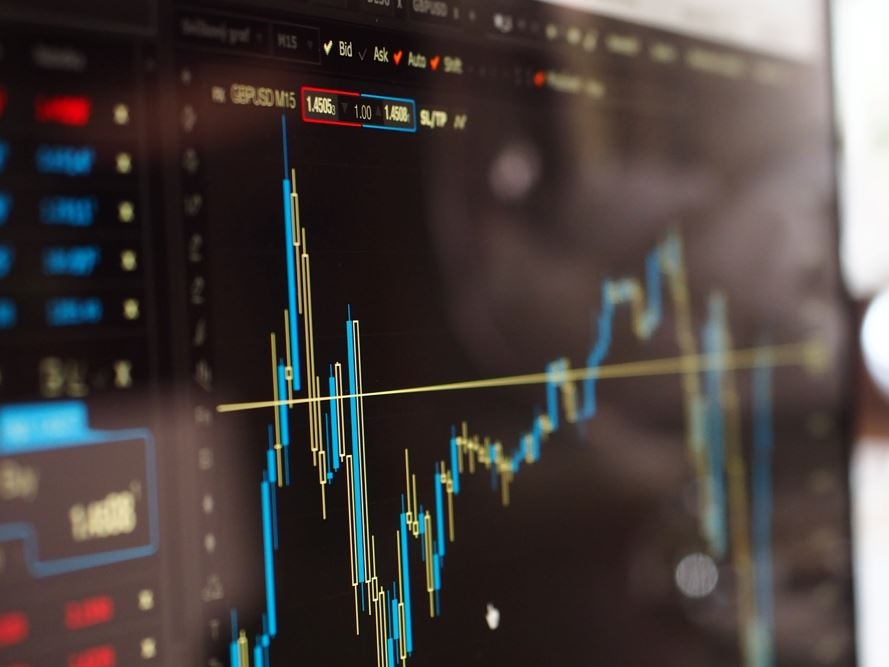 Le decisioni della Cina sull'export di chip spingono al rialzo le azioni delle case automobilistiche europee