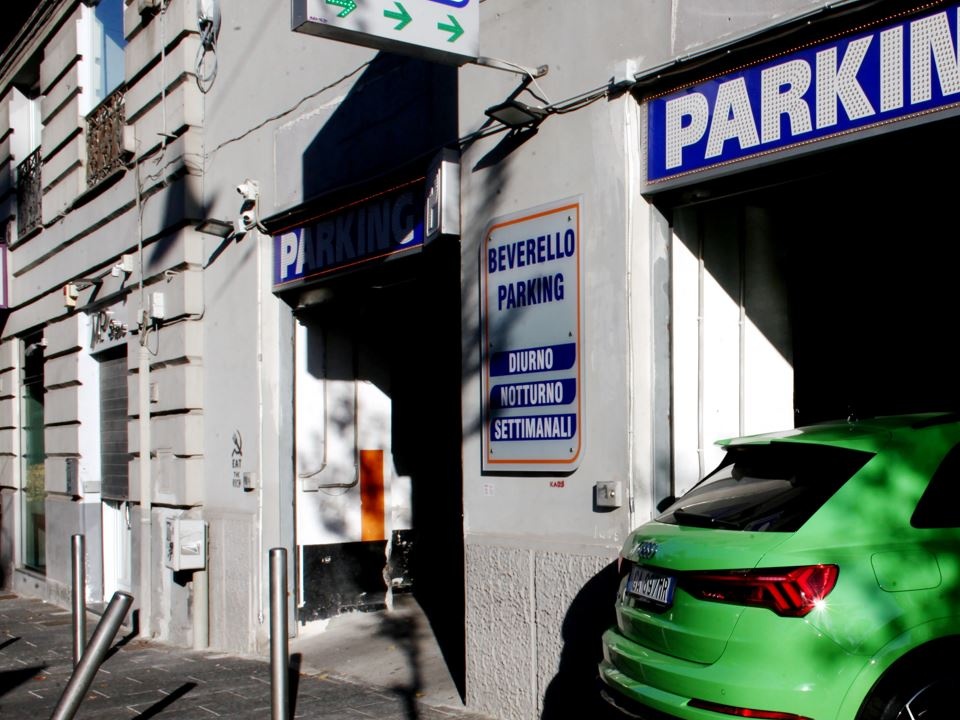 Box e posti auto, prezzi in crescita: +3,3% in un anno e fino a 77mila euro a Napoli