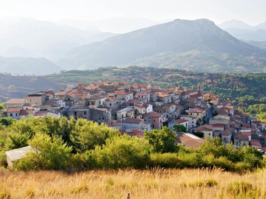 Calabria tra le aree più povere d’Europa, il nuovo report Eurostat mostra un’UE divisa