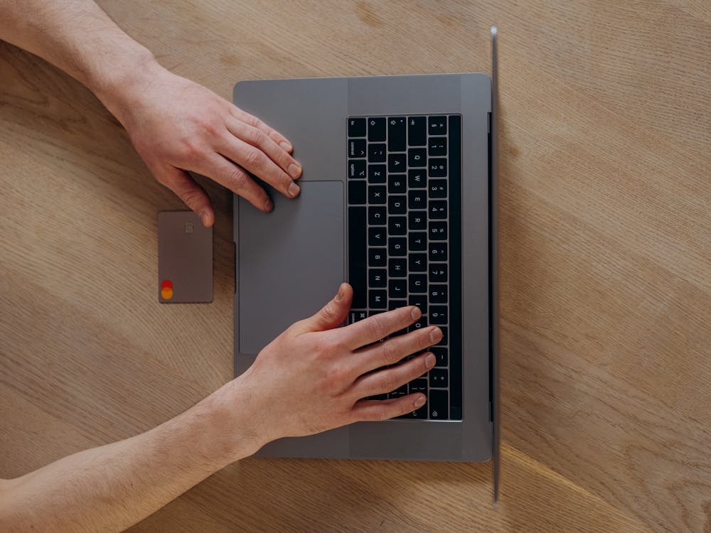 Usa: i default dei titolari di carte di credito (46 miliardi di dollari) al livello più alto da 14 anni