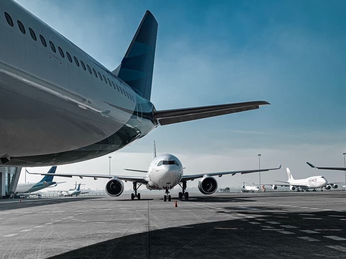 Compagnie aeree: la Iata rivede al rialzo le previsioni per il 2024, ricavi quasi a un trilione di dollari