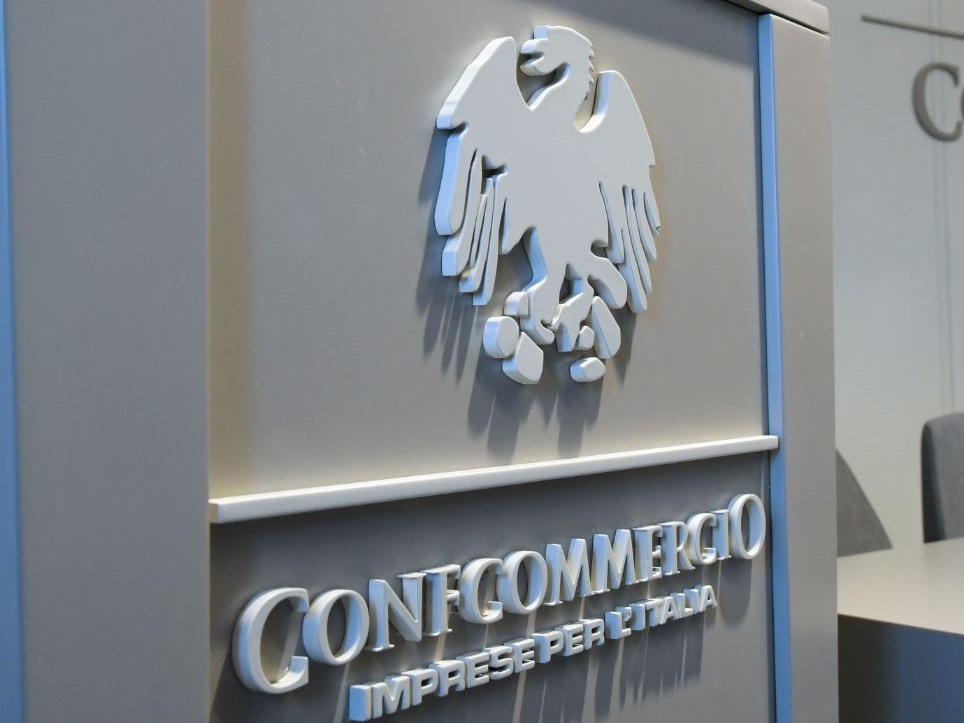 L’Italia cresce piano, consumi ancora al palo