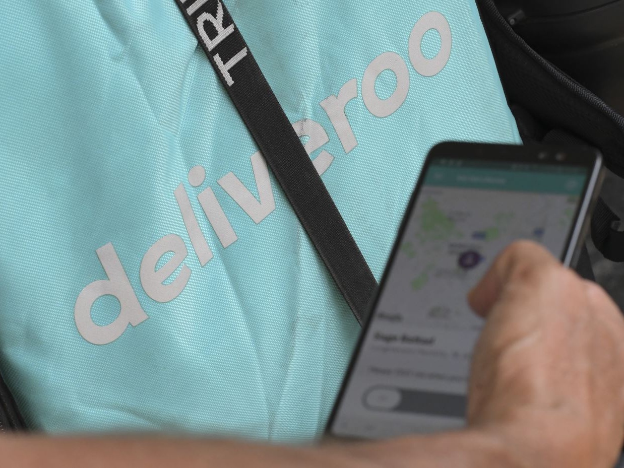 Le brutte previsioni per il 2025 trascinano al ribasso le azioni Deliveroo