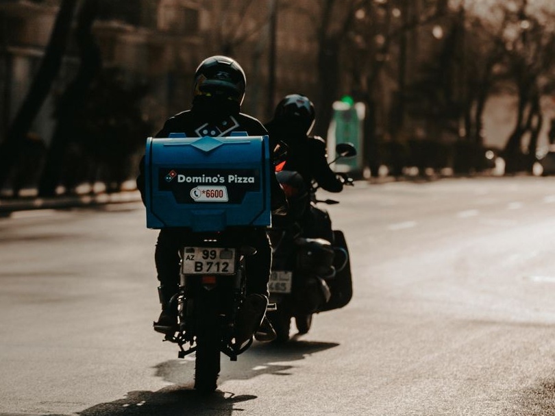 Domino’s Pizza cresce nel secondo trimestre 2025, aumentano ricavi, aperture e vendite globali