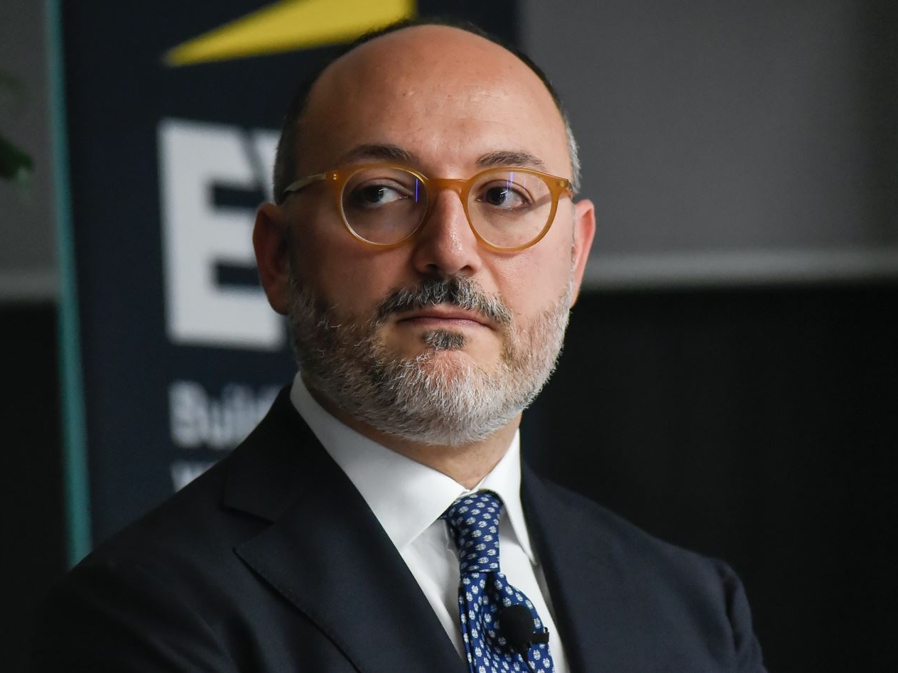 Previsioni EY: nel 2025 PIL +0,4% e inflazione al 2,1%. Dazi freno per l'economia