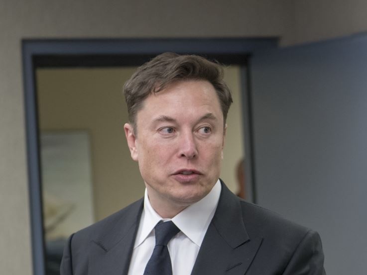 La Francia contro il chatbot di Musk: È antisemita