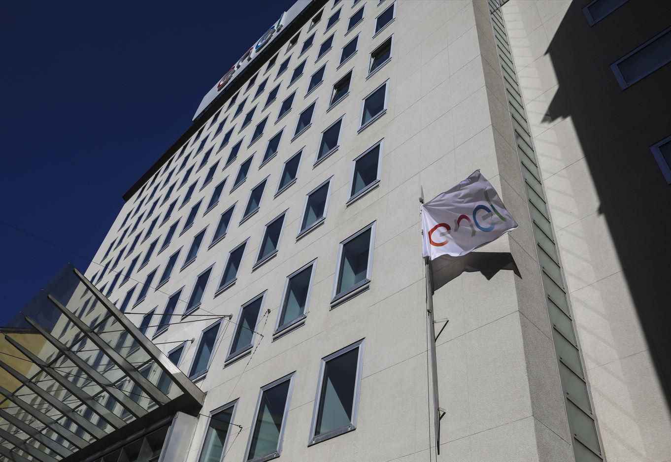 Enel e Masdar chiudono l’accordo per 446 MW di fotovoltaico in Spagna