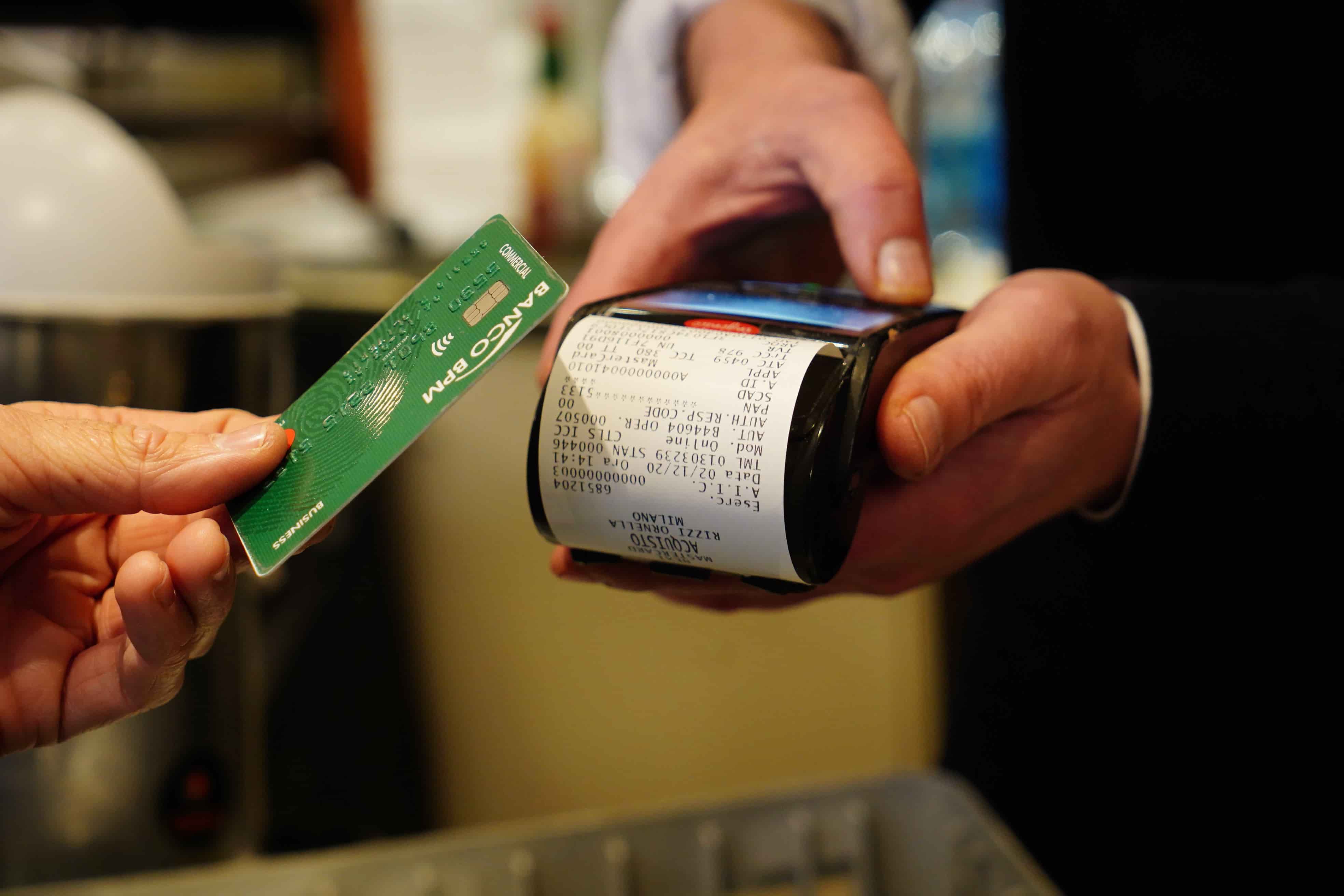 Colazione cashless, boom di pagamenti digitali nei bar italiani