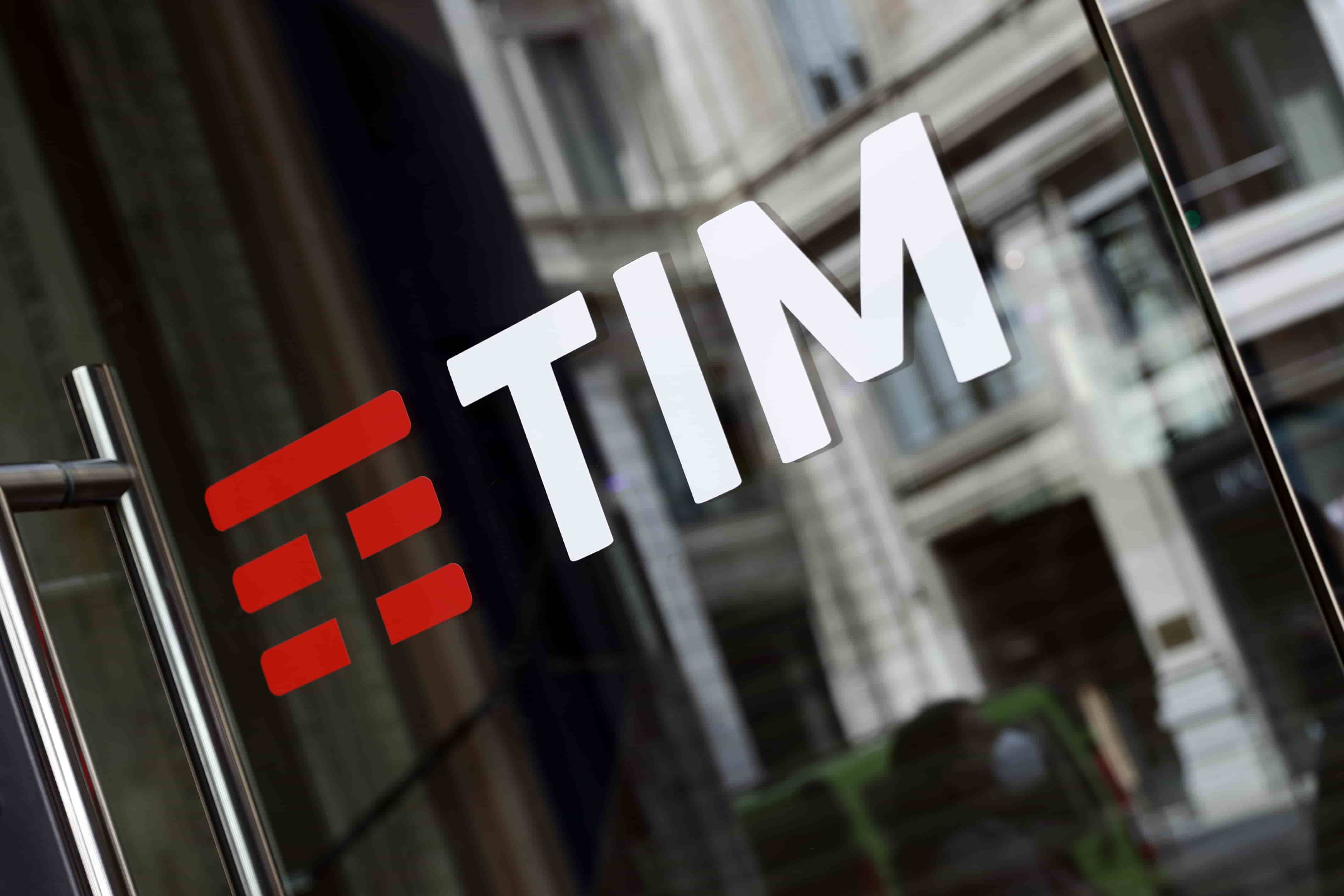 Tim: Poste Italiane perfeziona l'acquisto delle azioni di Vivendi e conquista la maggioranza