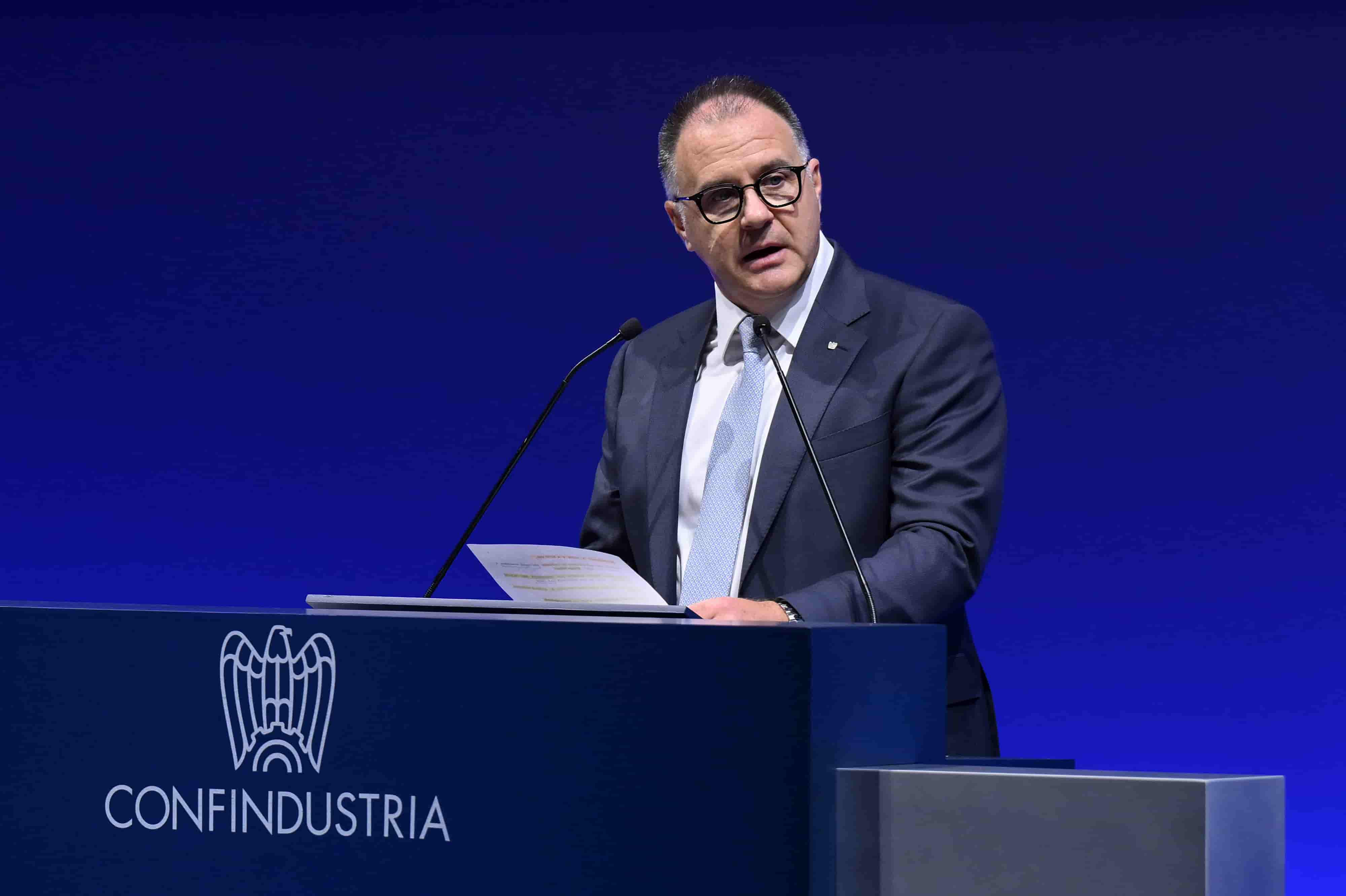 Crisi industriale: -3,5% di produzione nel 2024, Orsini: “Necessari un piano triennale e interventi immediati”