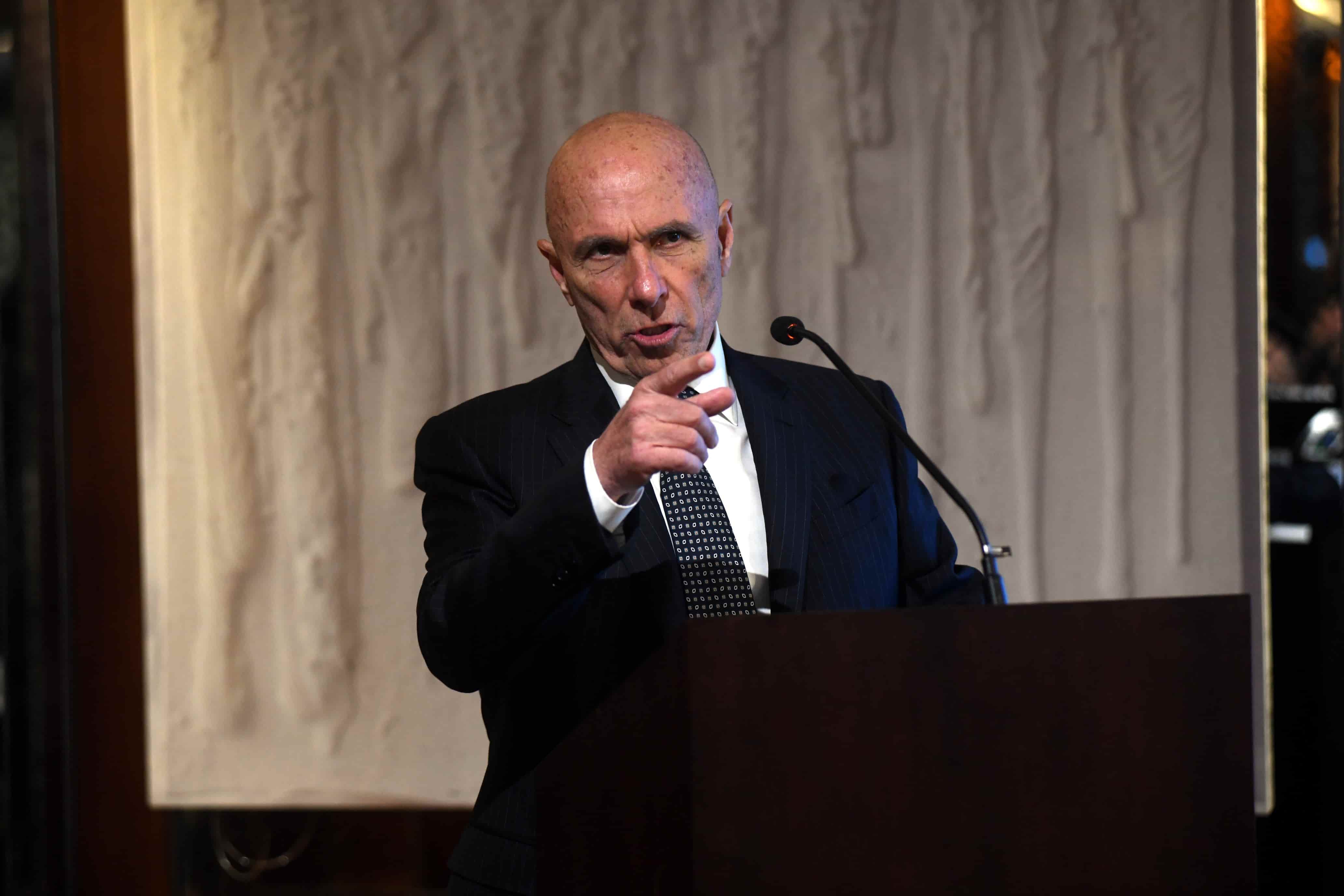 Azimut precipita in Borsa, i rilievi di Bankitalia affondano il titolo e aprono un caso sulla governance