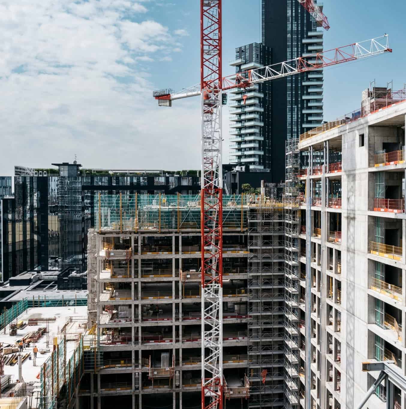 Credito in crescita e imprese più solide, l’Italia torna a investire, restano ombre su tessile e costruzioni