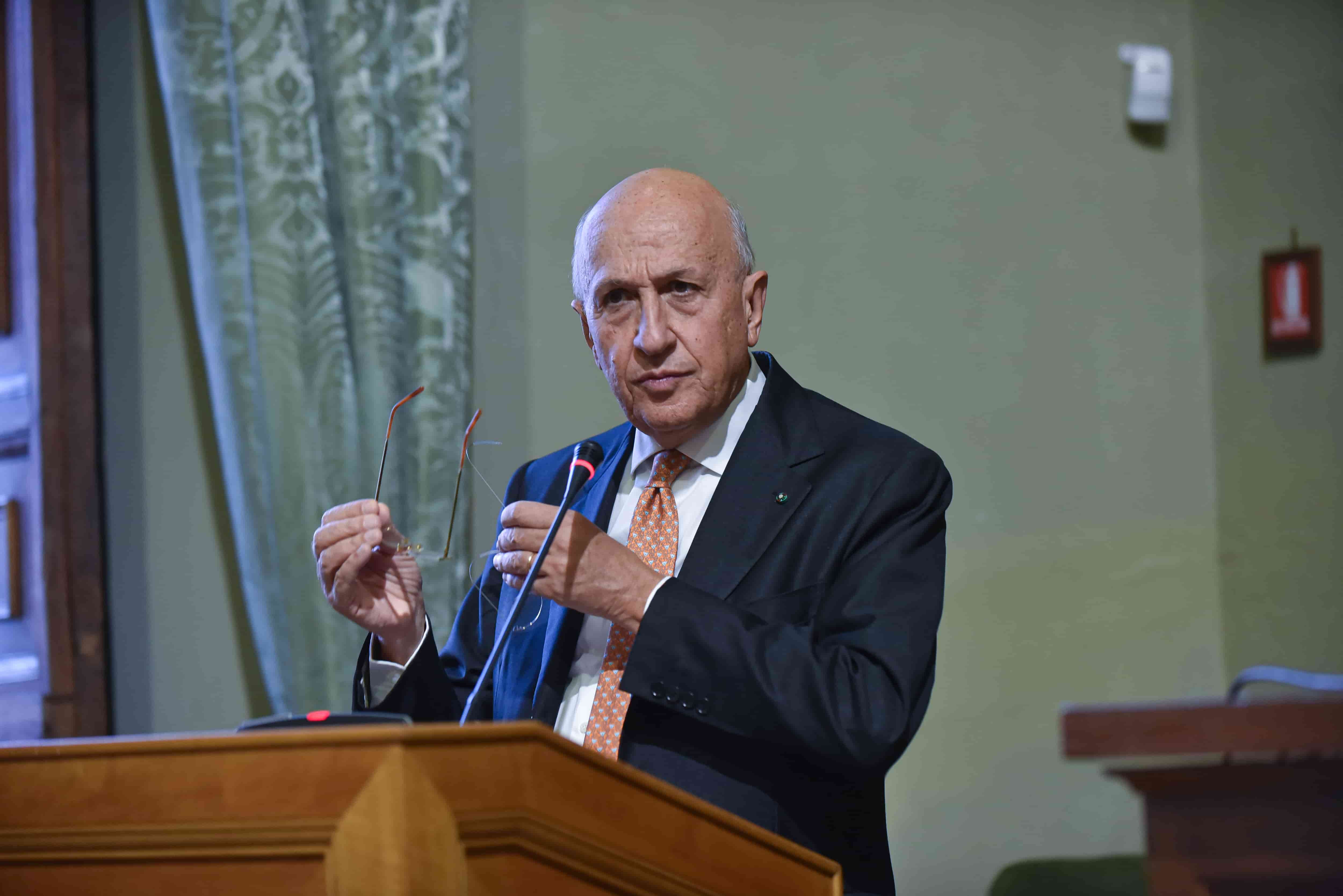 Patuelli lancia l'allarme, fine dei margini record per le banche