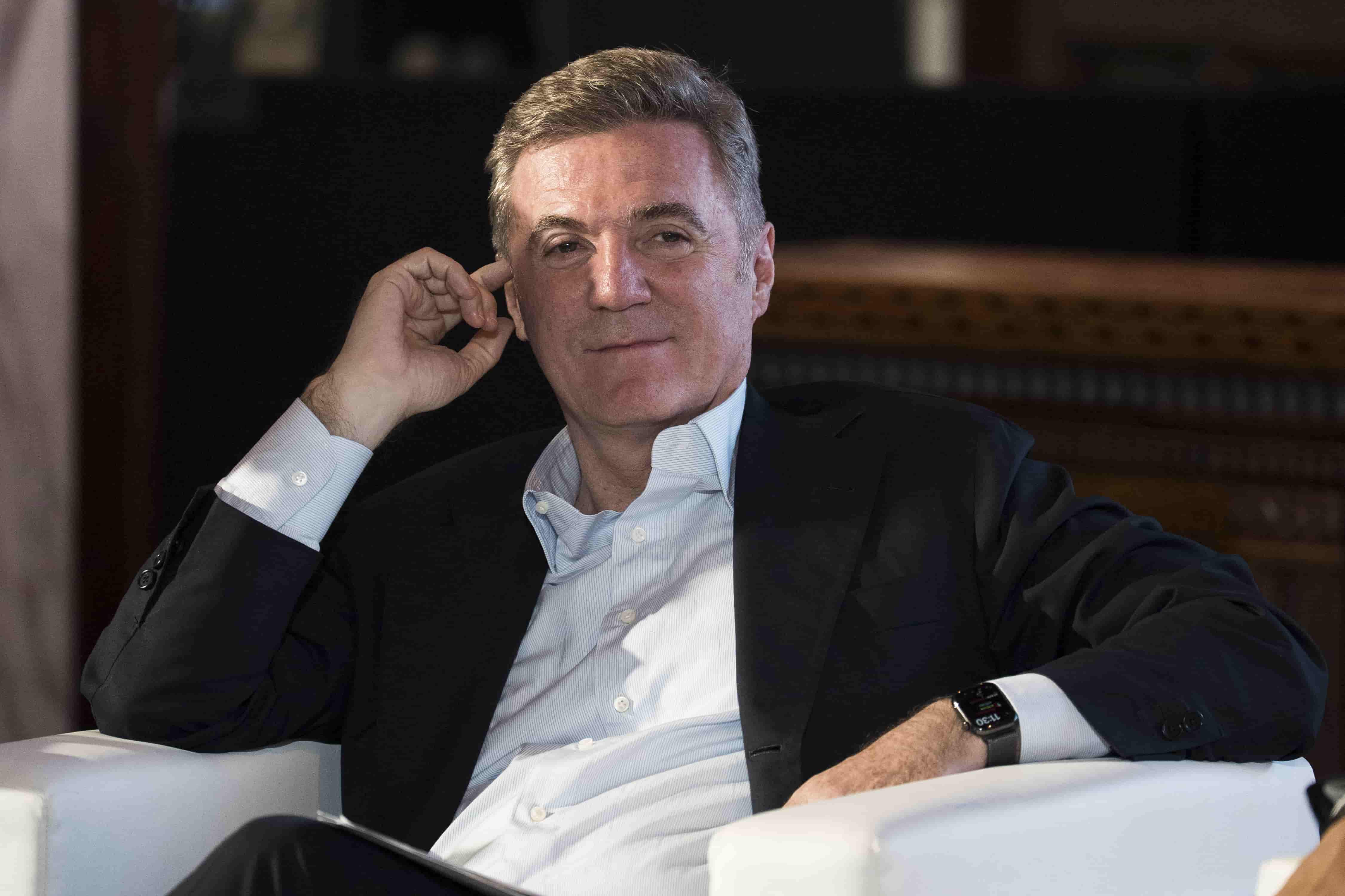 Enel corre sui mercati globali, presentando utili in crescita, investimenti forti e dividendo più ricco nel 2025