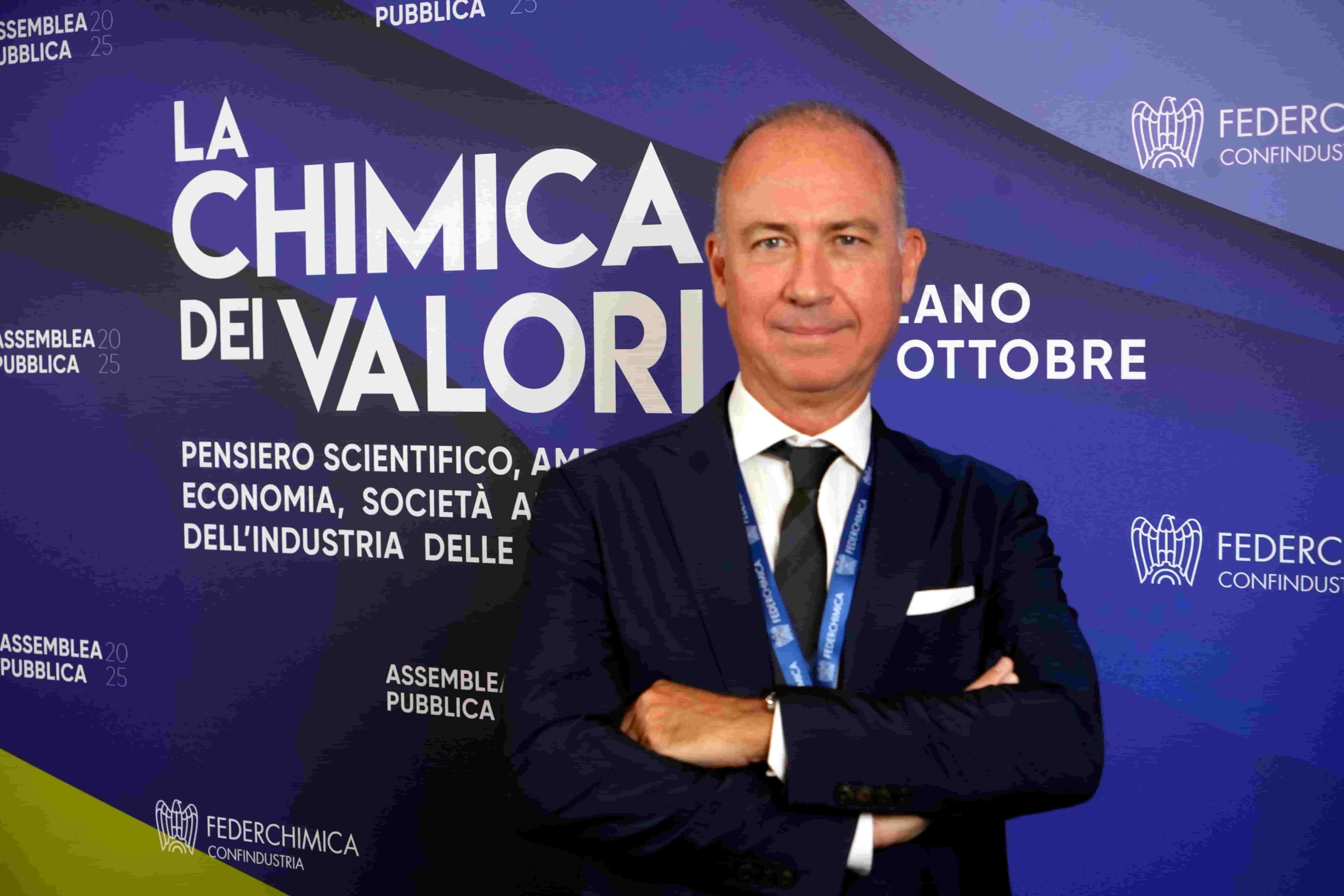 La chimica italiana tra leadership sostenibile e crisi di competitività, un pilastro strategico sotto pressione